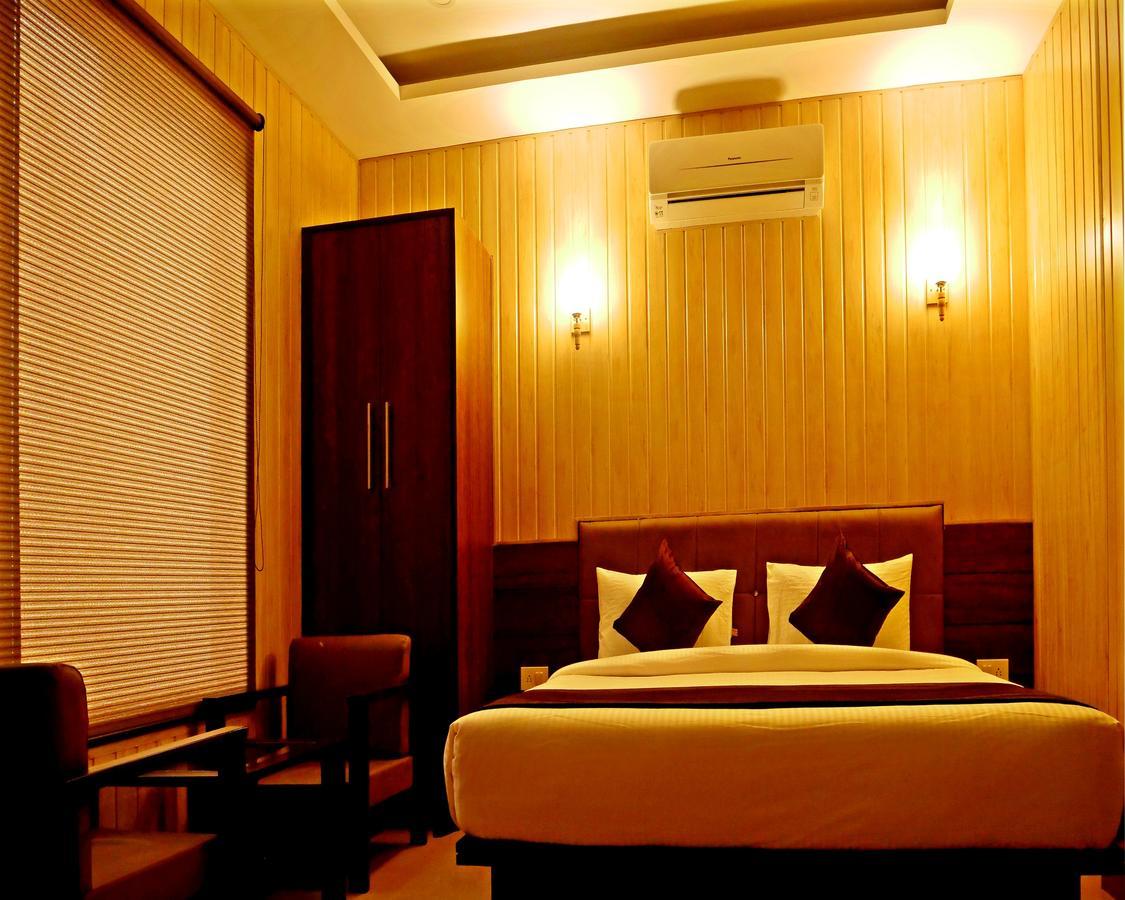 Hotel Trance Ganga Tapovan Екстер'єр фото