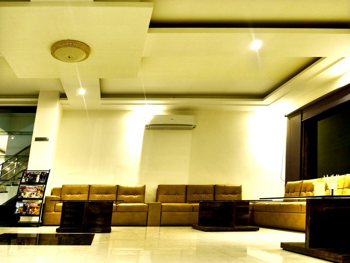 Hotel Trance Ganga Tapovan Екстер'єр фото