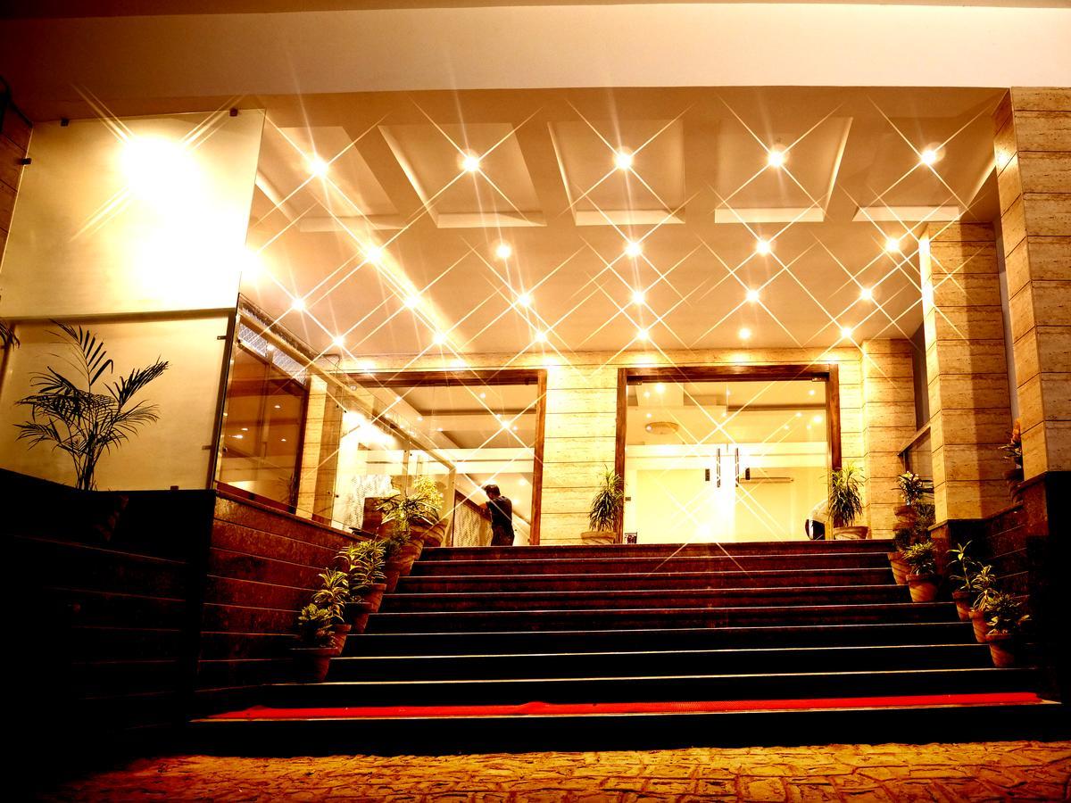 Hotel Trance Ganga Tapovan Екстер'єр фото