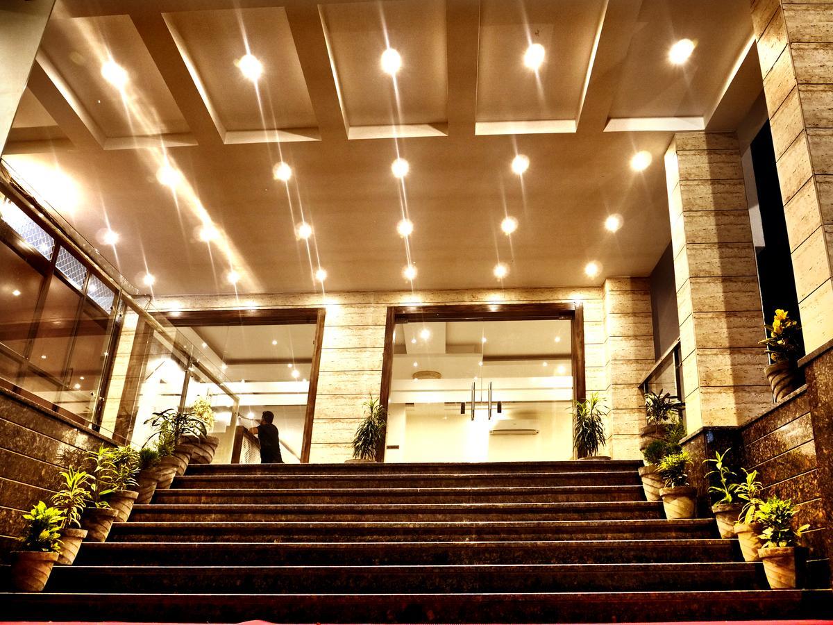 Hotel Trance Ganga Tapovan Екстер'єр фото